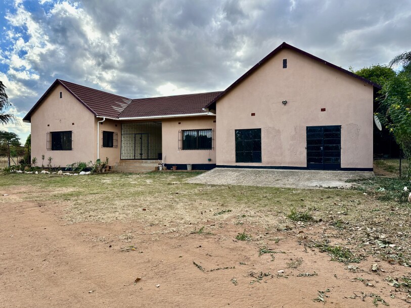 THREE BEDROOM STANDALONE HOUSE FOR RENT-1